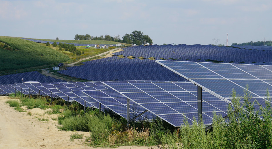 Unimot kupuje projekty farm słonecznych