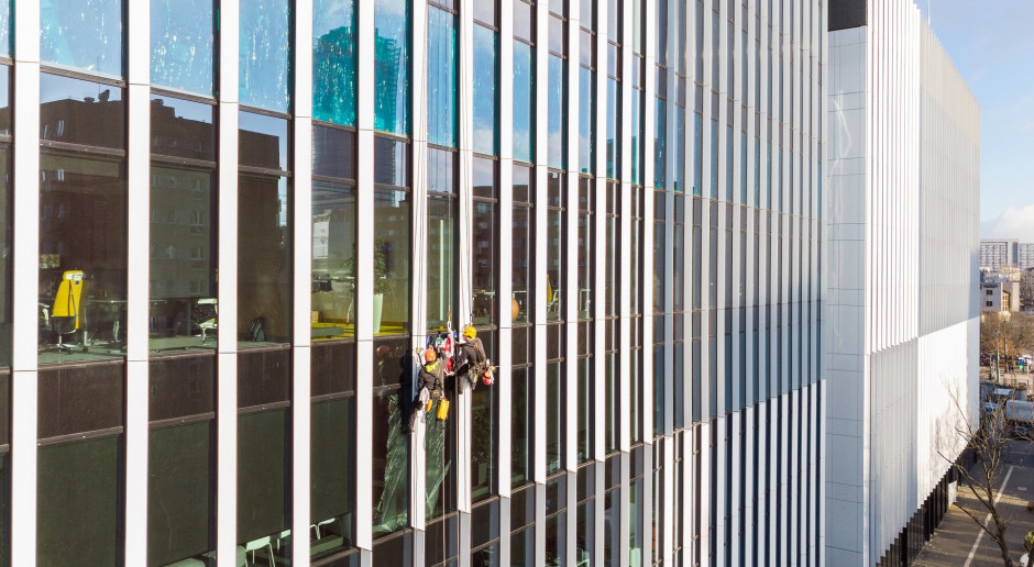 Fotowoltaika i perowskity pochłonęły Skanskę