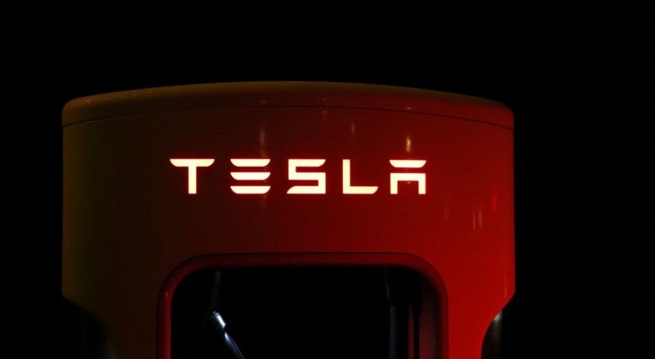 Tesla kusi zarobkami do 3500 euro. Zatrudni też Polaków