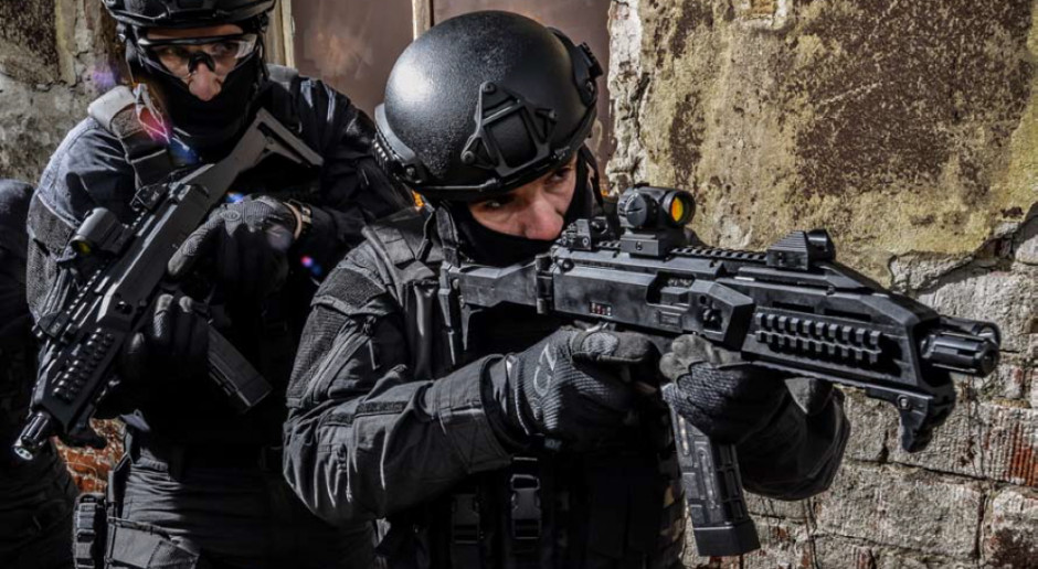 Policja Hongkongu chce kupić broń z Czech