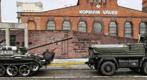 Transport czołgu T-55 do nowego muzeum kopalni Wujek