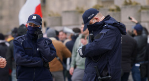 Łódzkie: Sporo interwencji policji dotyczących przestrzegania obostrzeń