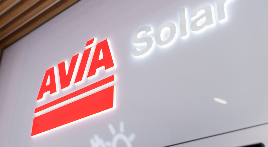 Unimot z umową na realizację instalacji Avia Solar o mocy 300 kWp