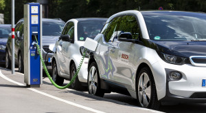 Rząd chce włączyć auta elektryczne do tzw. kilometrówki