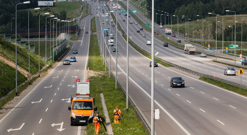 Oczyszczą, odśnieżą i dbać będą o znaki na drogach koło Gdańska