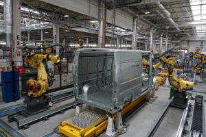 Zakład produkuje 3 wysokości i 5 długości samochodów dostawczych w różnych połączeniach, a do tego różne rodzaje napędów.