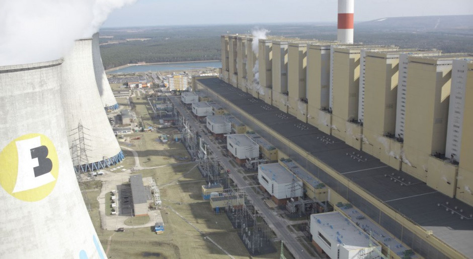 Błąd ludzki i ukryte wady stacji Rogowiec przyczynami wyłączenia elektrowni w Bełchatowie
