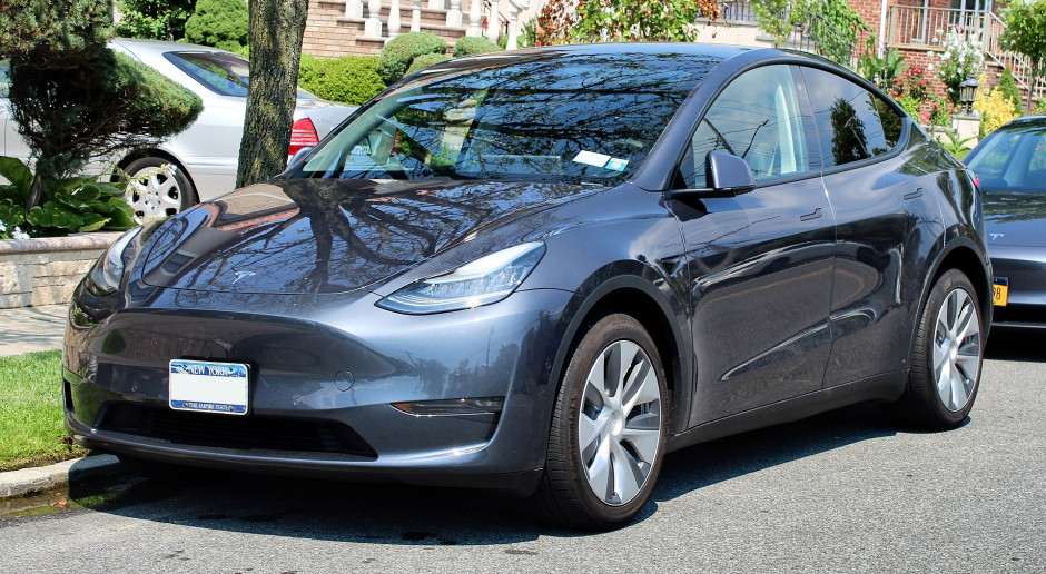 Tesla podnosi ceny samochodów w USA, ale liczy na Chiny