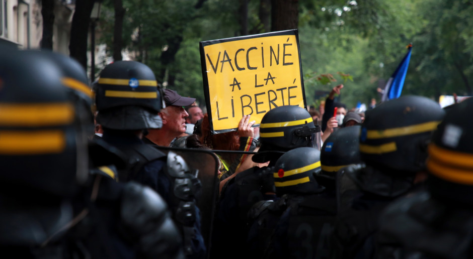 Francja: Policja użyła gazu łzawiącego podczas manifestacji przeciw paszportom sanitarnym