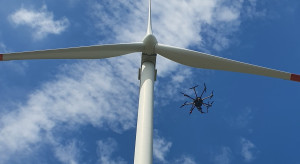 Autonomiczny dron monitorował turbiny wiatrowe PGE