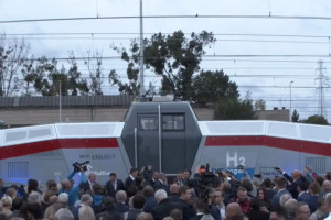 Gdańsk: Pokaz drugiej na świecie lokomotywy na wodór wyprodukowanej w Pesie