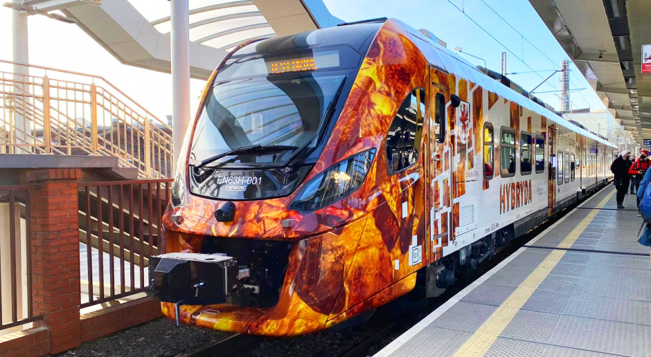 Pierwszy pociąg hybrydowy Kolei Dolnośląskich wyjechał na trasę