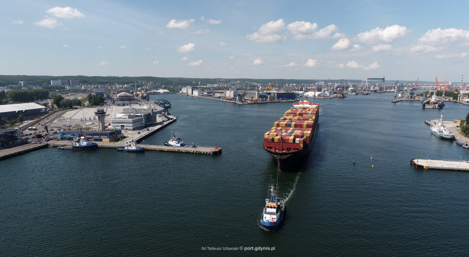 Port Gdynia przebudowuje się, żeby przyjmować 400-metrowe jednostki