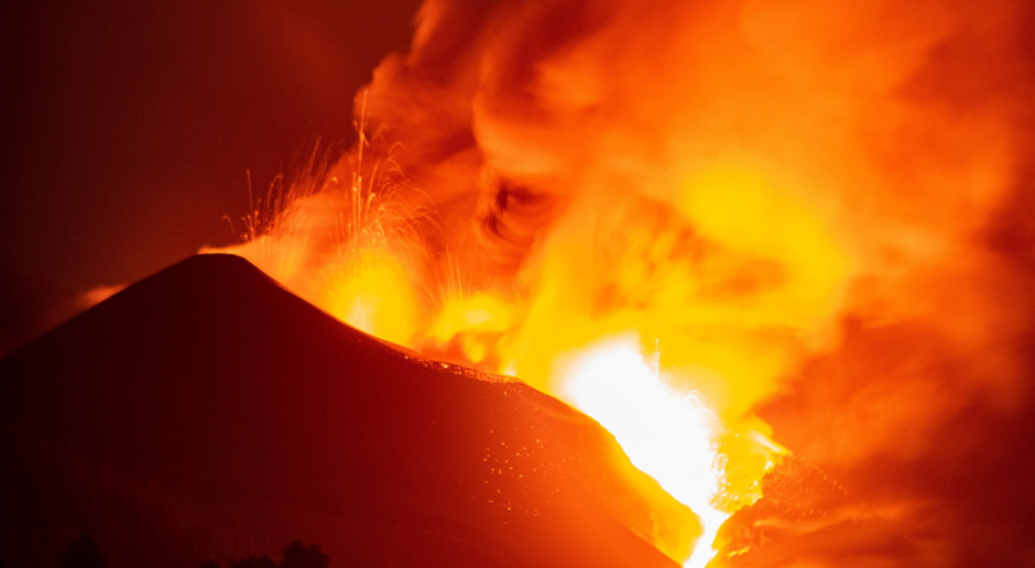 Hiszpania: W wulkanie Cumbre Vieja pojawił się nowy otwór z lawą