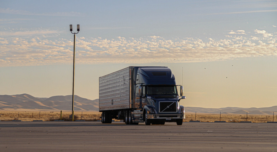 Wielka Brytania: Rząd złagodzi restrykcje w pracy zagranicznych kierowców ciężarówek
