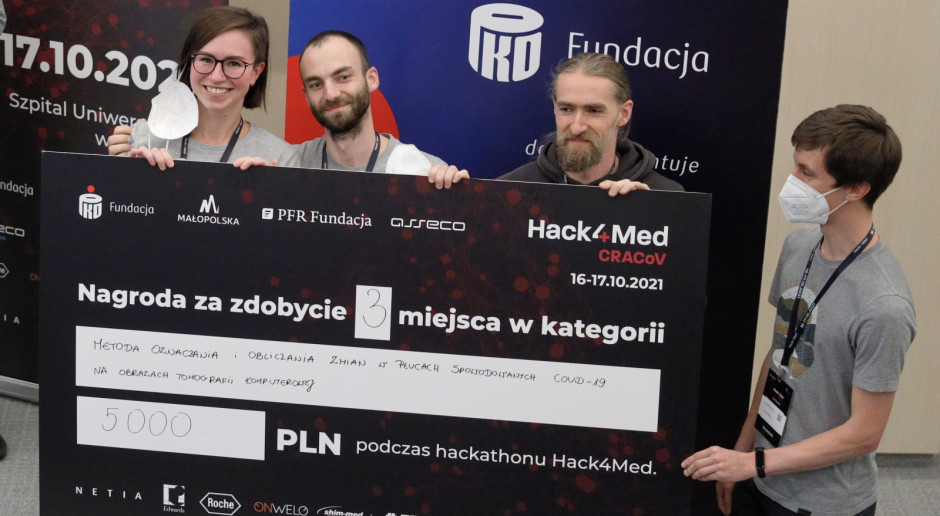 Kraków: Zwycięzcy hackathonu medycznego oddali nagrodę Szpitalowi Dziecięcemu