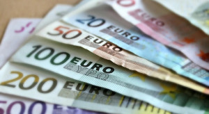 Oszczędności w walutach lepiej trzymać w skarpecie niż w polskich bankach