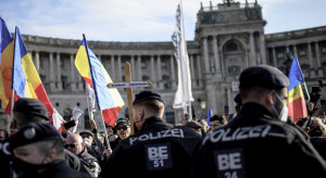 Przeciwnicy restrykcji przeciwepidemicznych na ulicach Wiednia