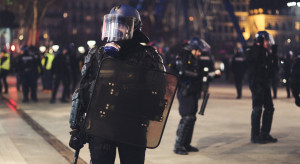 Holandia: Nocne starcia przeciwników obostrzeń z policją