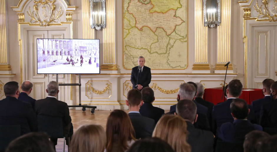 Wicepremier Gliński wręczył powołania członkom Zarządu Spółki Celowej odpowiedzialnej za odbudowę Pałacu Saskiego
