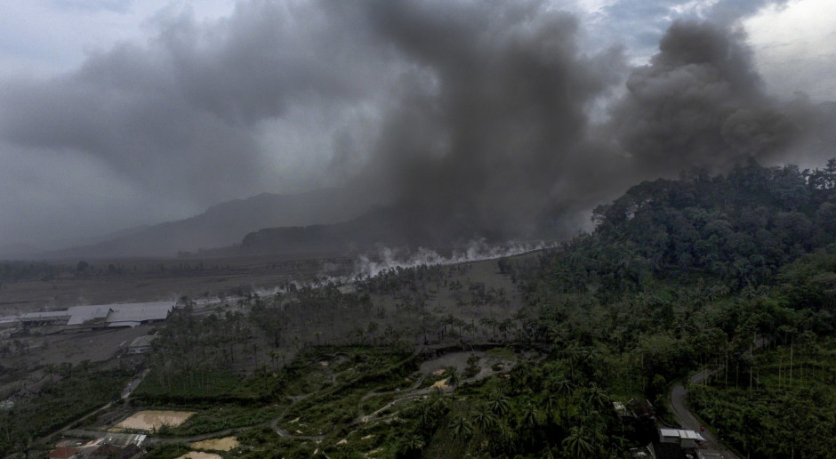 Indonezja: Do 14 wzrosła liczba ofiar erupcji wulkanu Semeru