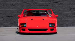 Jeden z ostatnich egzemplarzy Ferrari F40 trafił na aukcję. Cena z kosmosu