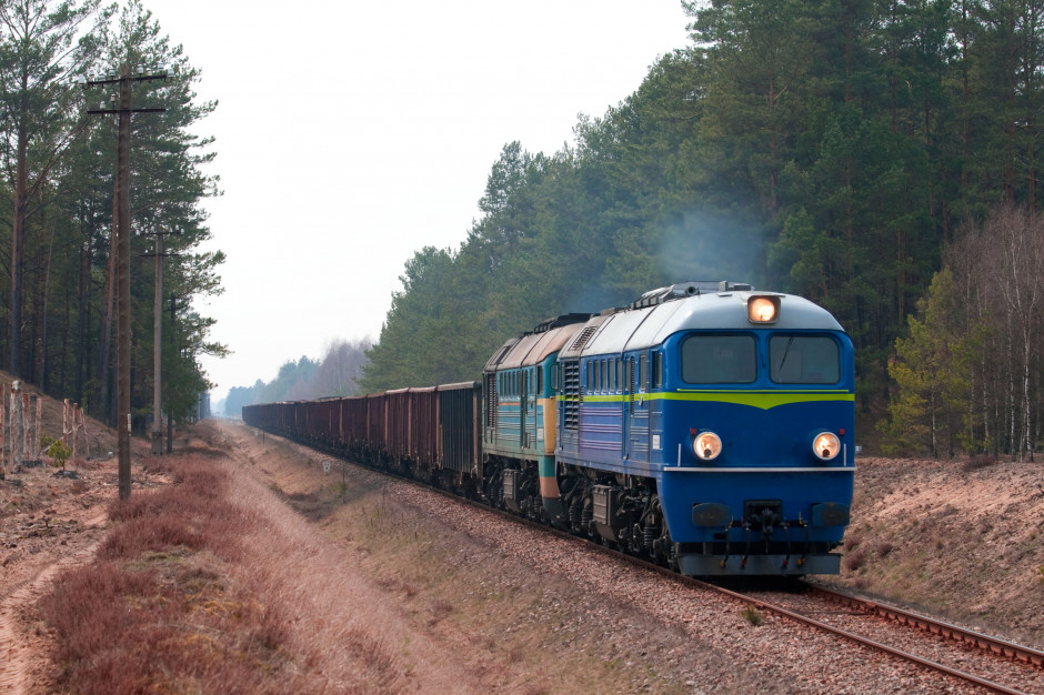 Polska kolej przyspiesza, ale transport drogowy i tak jej odjeżdża