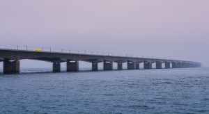 Z powodu orkanu zamknięto most nad Sundem