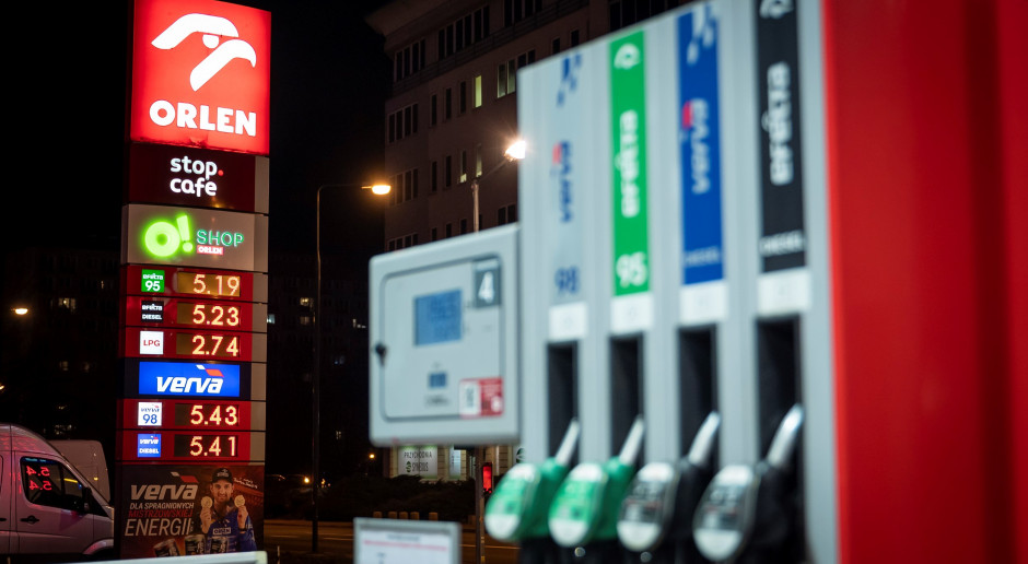 Bardzo duża obniżka cen paliw na stacjach, ale ropa będzie drożeć