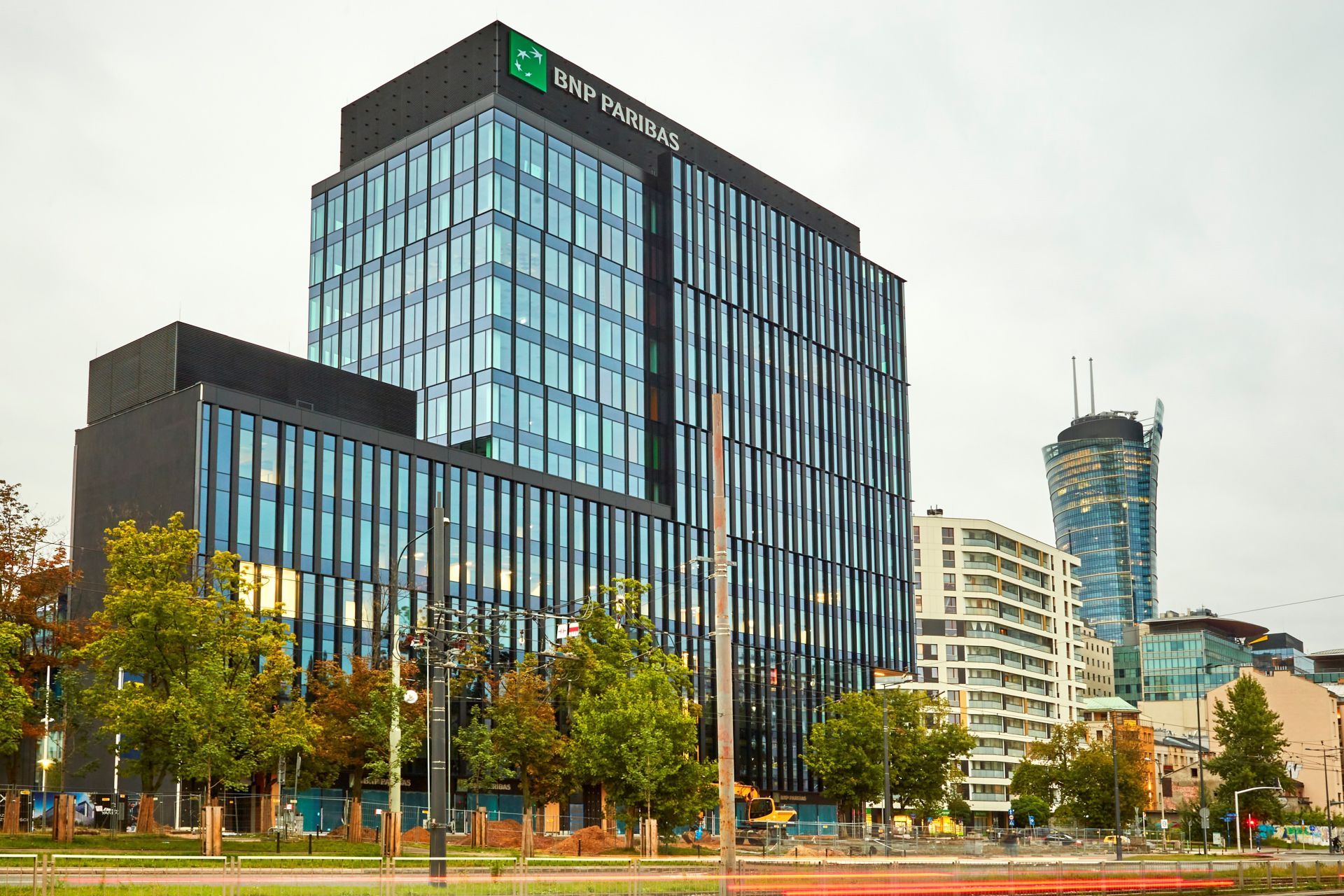 Polski oddział BNP Paribas Faktoring należy do Grupy BNP Paribas Factoring, lidera na międzynarodowym rynku faktoringu. Na zdjęciu siedziba banku BNP Paribas w Warszawie. Fot. mat. pras.