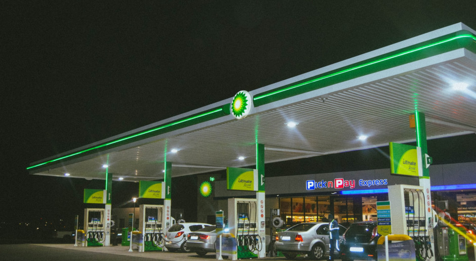 BM Reflex: Gdyby nie obniżka VAT za paliwa płacilibyśmy teraz 6,09 zł za litr