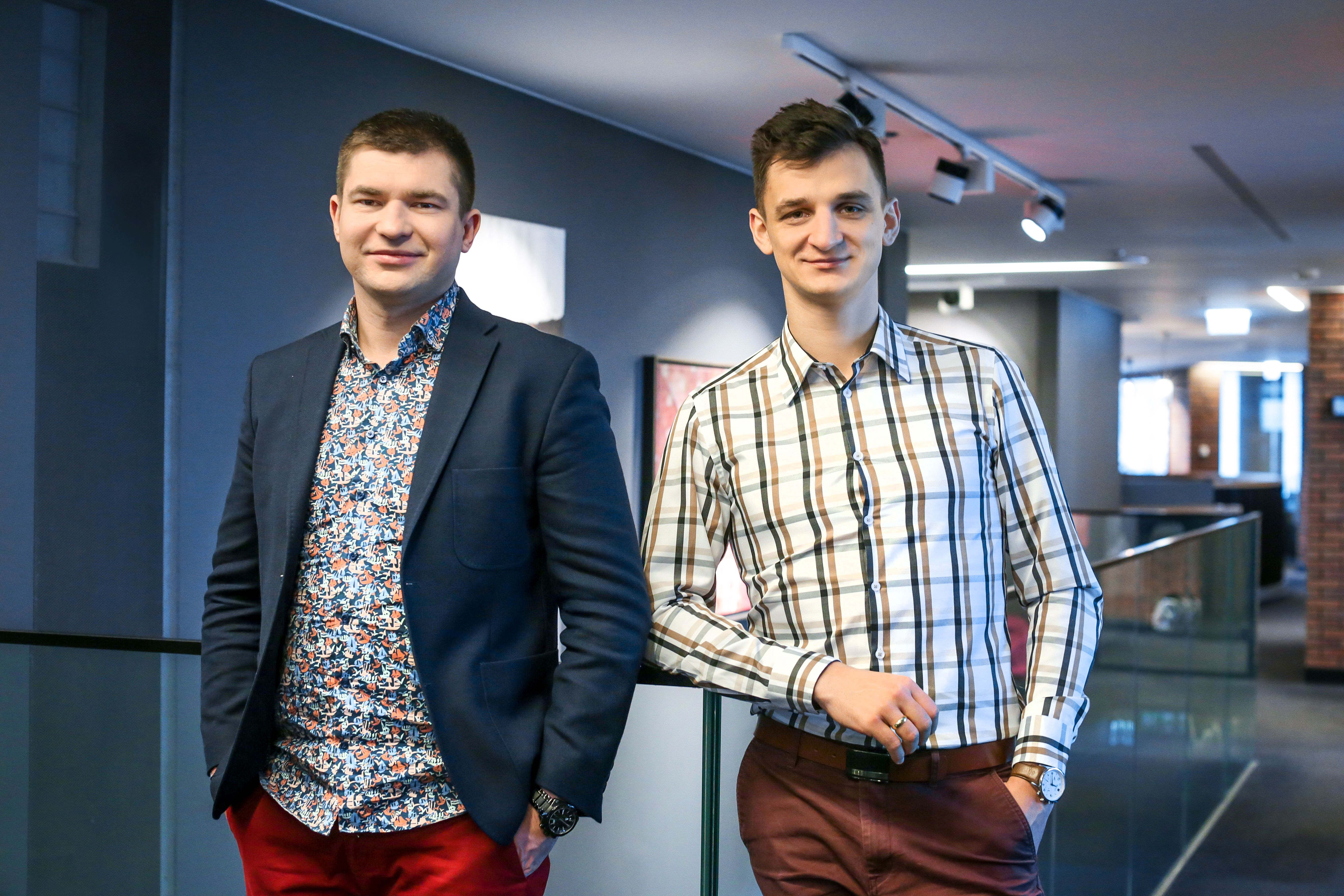 Dawid Kuchta wraz ze swoim wspólnikiem Marcinem Góralczykiem (fot. Microamp Solutions)