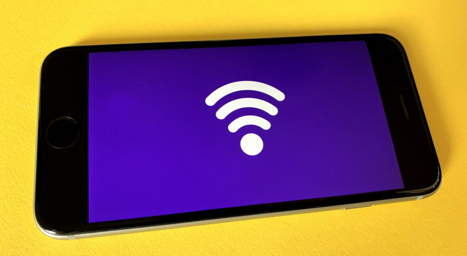 Cieszyński apeluje do platform internetowych o zablokowanie serwisów siejących dezinformacje