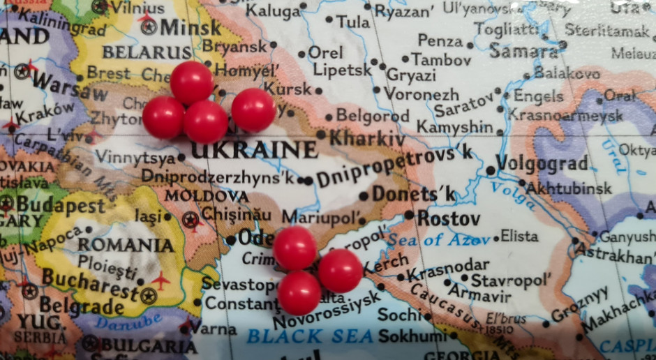 Ukraina: Kułeba: Zorganizowaliśmy bezpieczne trasy dostaw broni do kraju