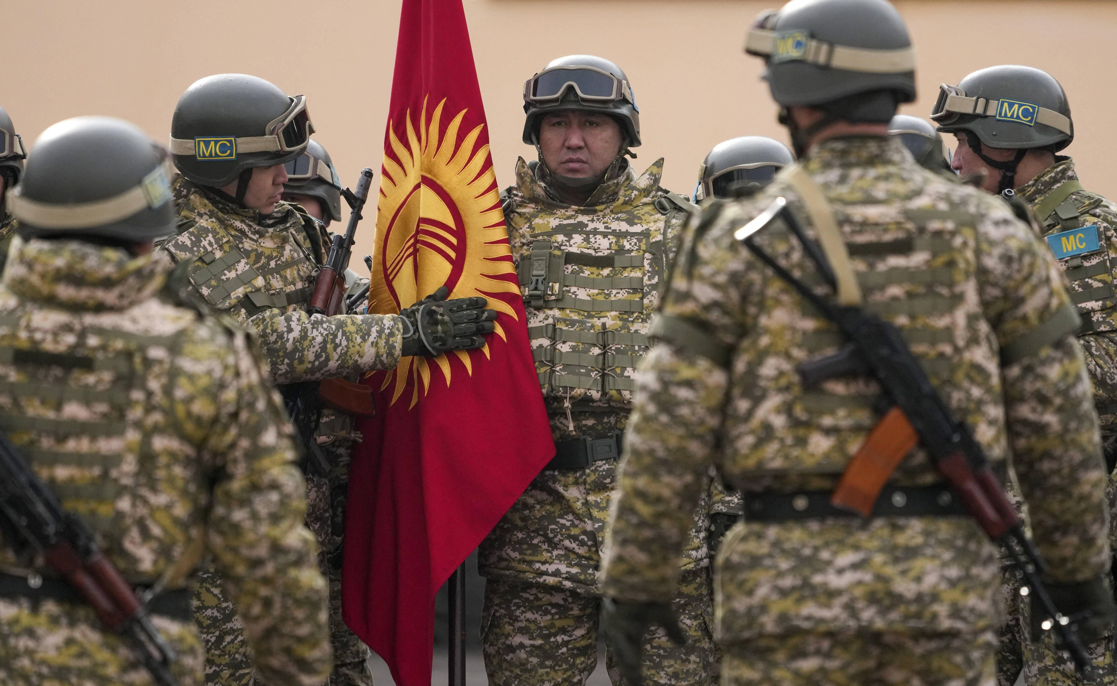 Niedawno armia Kazachstanu musiała skorzystać z rosyjskiego wsparcia (fot. PAP/Abaca)