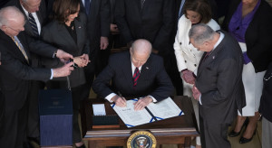 Joe Biden: podpisałem budżet, który zawiera 13,6 mld dolarów pomocy dla Ukrainy