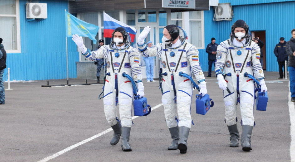 Media: Rosyjscy kosmonauci na Międzynarodowej Stacji Kosmicznej w kolorach flagi Ukrainy