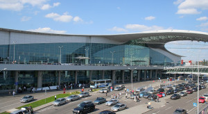 Największe rosyjskie lotnisko w ruinie. Zwalnia 40 proc. pracowników