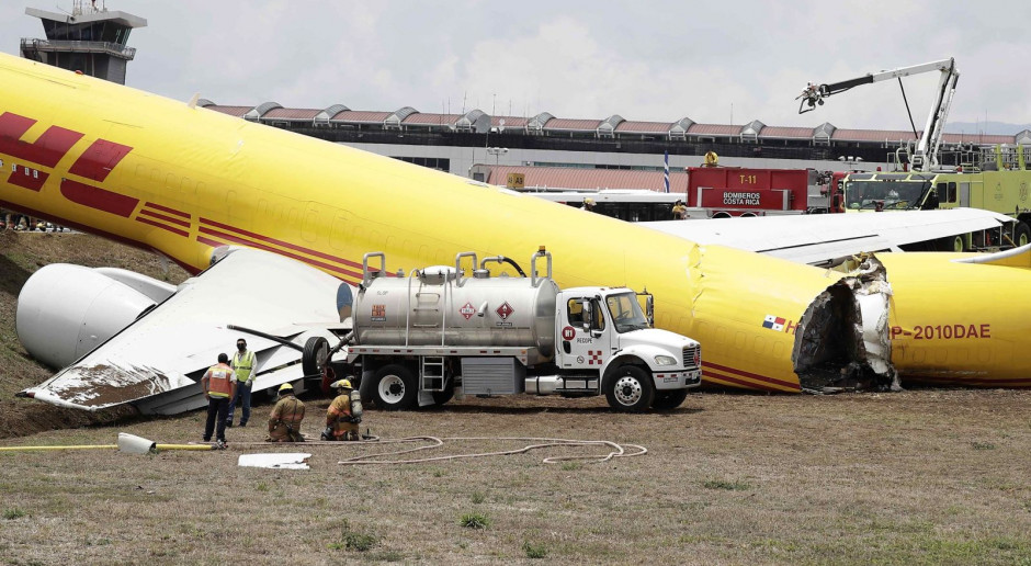Boeing firmy DHL po awaryjnym lądowaniu złamał się w pół