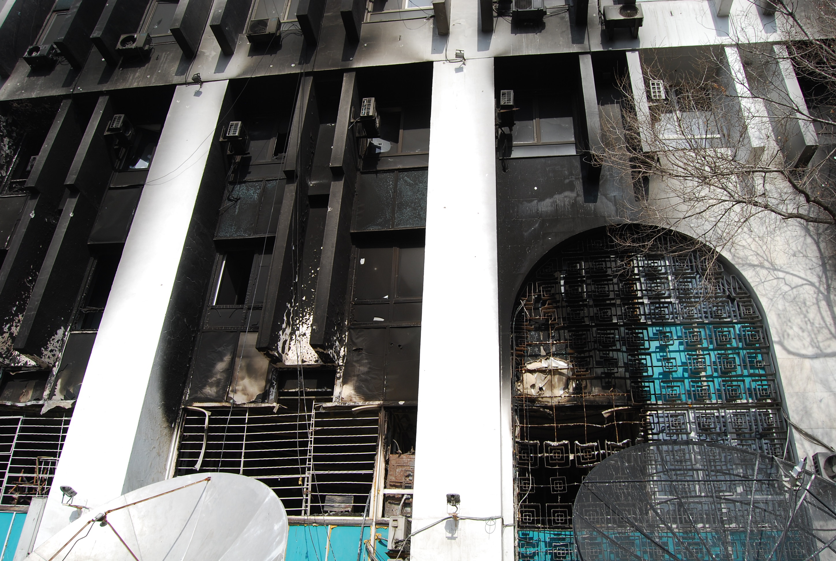 Podpalony w styczniu 2022 roku budynek państwowej telewizji w centrum Ałmaty. fot. PTWP/KO