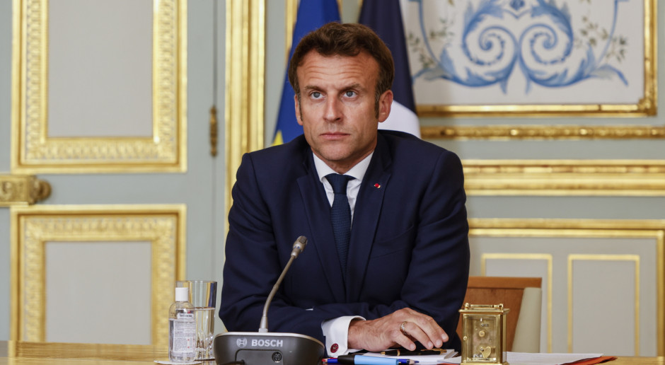 Macron: Francja dostarczy Ukrainie baterię haubicoarmat Caesar