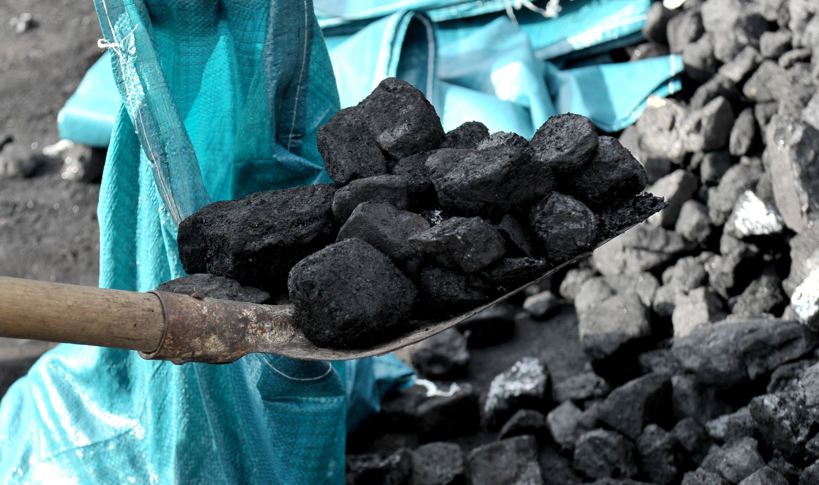 Embargo na węgiel z Rosji stanowi wyzwanie dla rynku (fot. PAP/Marcin Bielecki)
