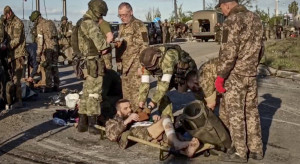 Ukraińscy żołnierze z Azowstalu wywiezieni do okupowanej Ołeniwki