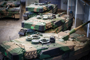 Overføringen av Leopard-stridsvogner fra Polen til Ukraina er fortsatt under behandling - sa Jakub Kumoch