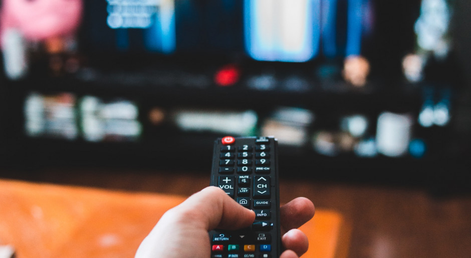 Naukowcy: Mniej godzin przed telewizorem to mniej zawałów i udarów