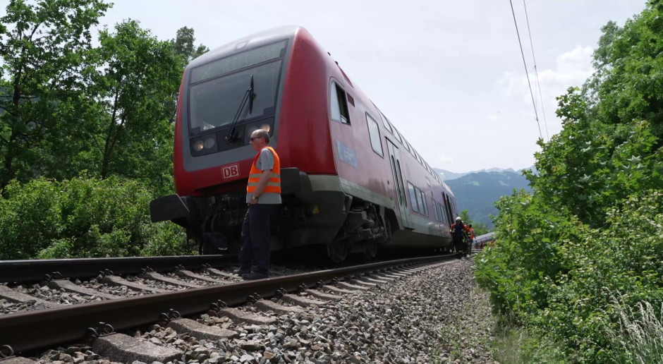 Niemcy: Już pięć ofiar śmiertelnych katastrofy kolejowej w Bawarii