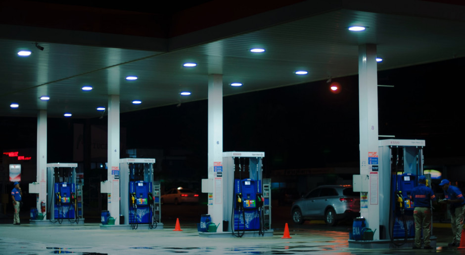 USA: Średnia cena galona benzyny po raz pierwszy w historii przekroczyła 5 dolarów