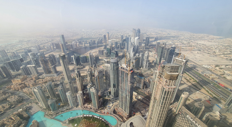 Panorama Dubaju widziana z najwyższego budynku świata - wieżowca Burj Chalifa o wysokości 828 metrów. Fot. PTWP/AH