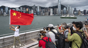 W ćwierć wieku po przejęciu Hongkongu Pekin wciąż walczy tam o władzę