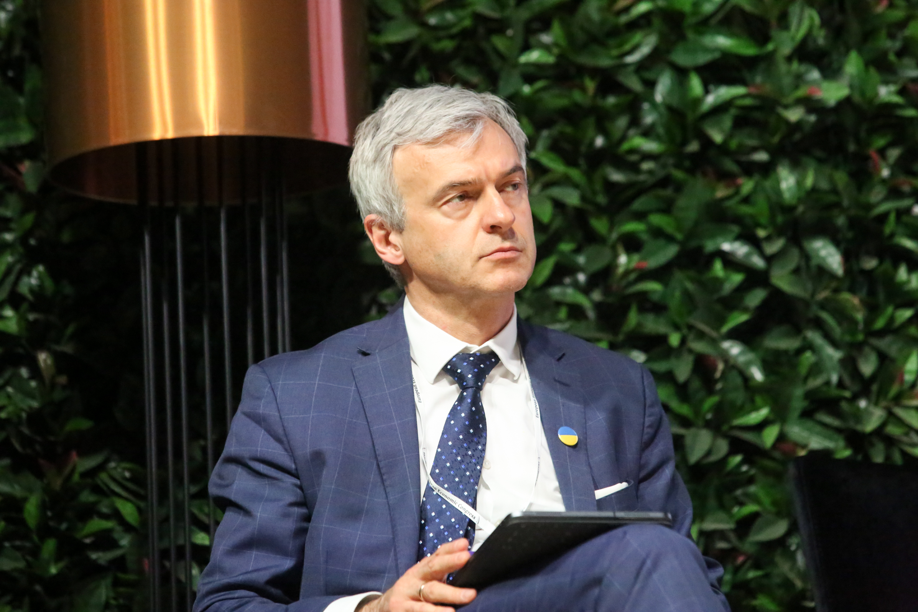 – Transformacja energetyczna, która będzie polegała tylko na tym, że potrzebną infrastrukturę pozyskamy z importu, ma połowiczne znaczenie. (...) Chodzi też o to, by zmienić polską gospodarkę. Mamy na to szansę i środki, a także 30 lat doświadczeń w jej transformowaniu – podkreśla Bartłomiej Pawlak, wiceprezes Polskiego Funduszu Rozwoju. Fot PTWP